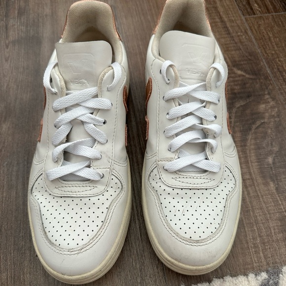 Veja Women's Cream and Rose Gold Sneakers - Picture 2 of 7